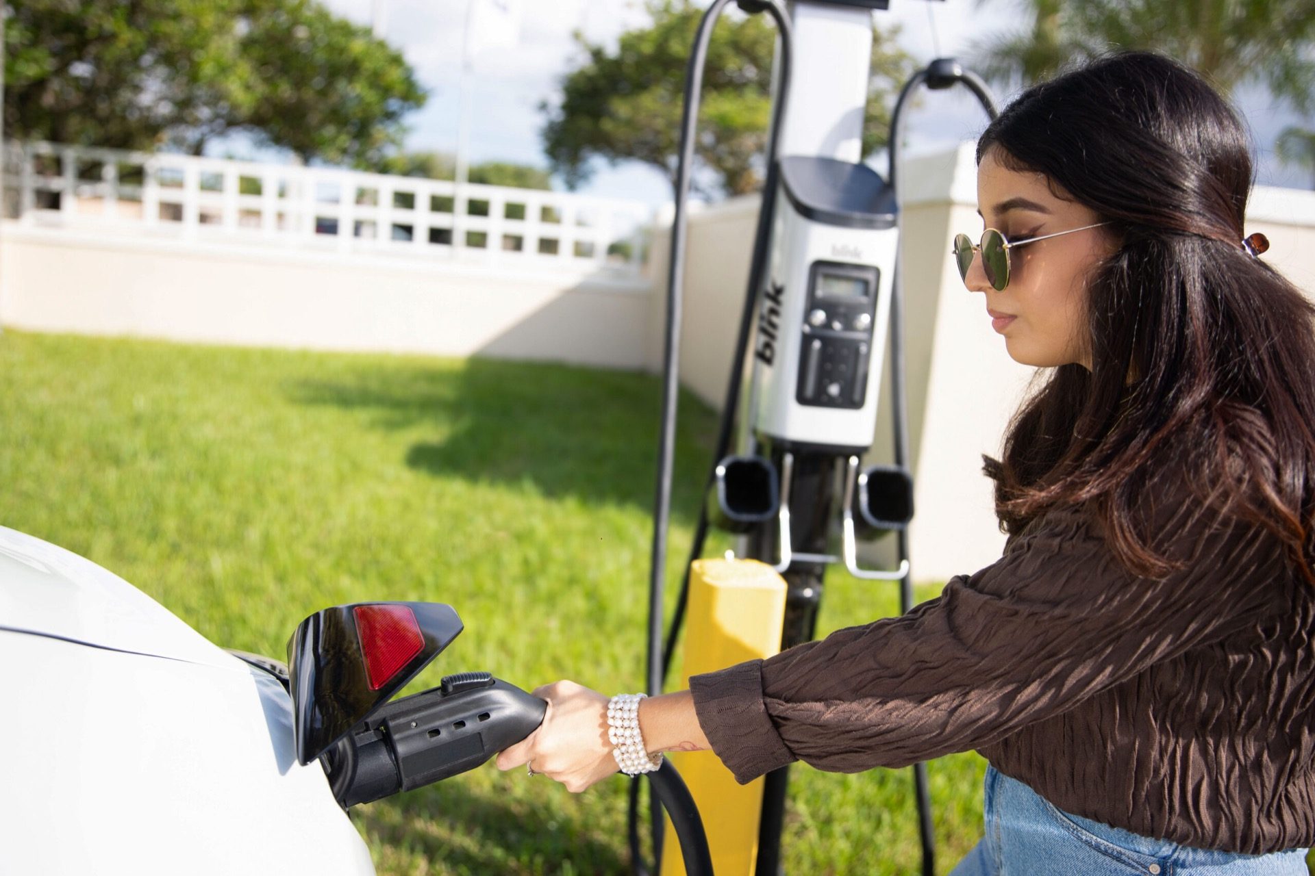 BMW iX3 Preorders at $61,500 with 434-Mile Range, Greenlane Texas I-45 Truck Charging, Blink-Emobi Roaming Deal, Soda Mountain Solar Approved, Cybercab Ramp
